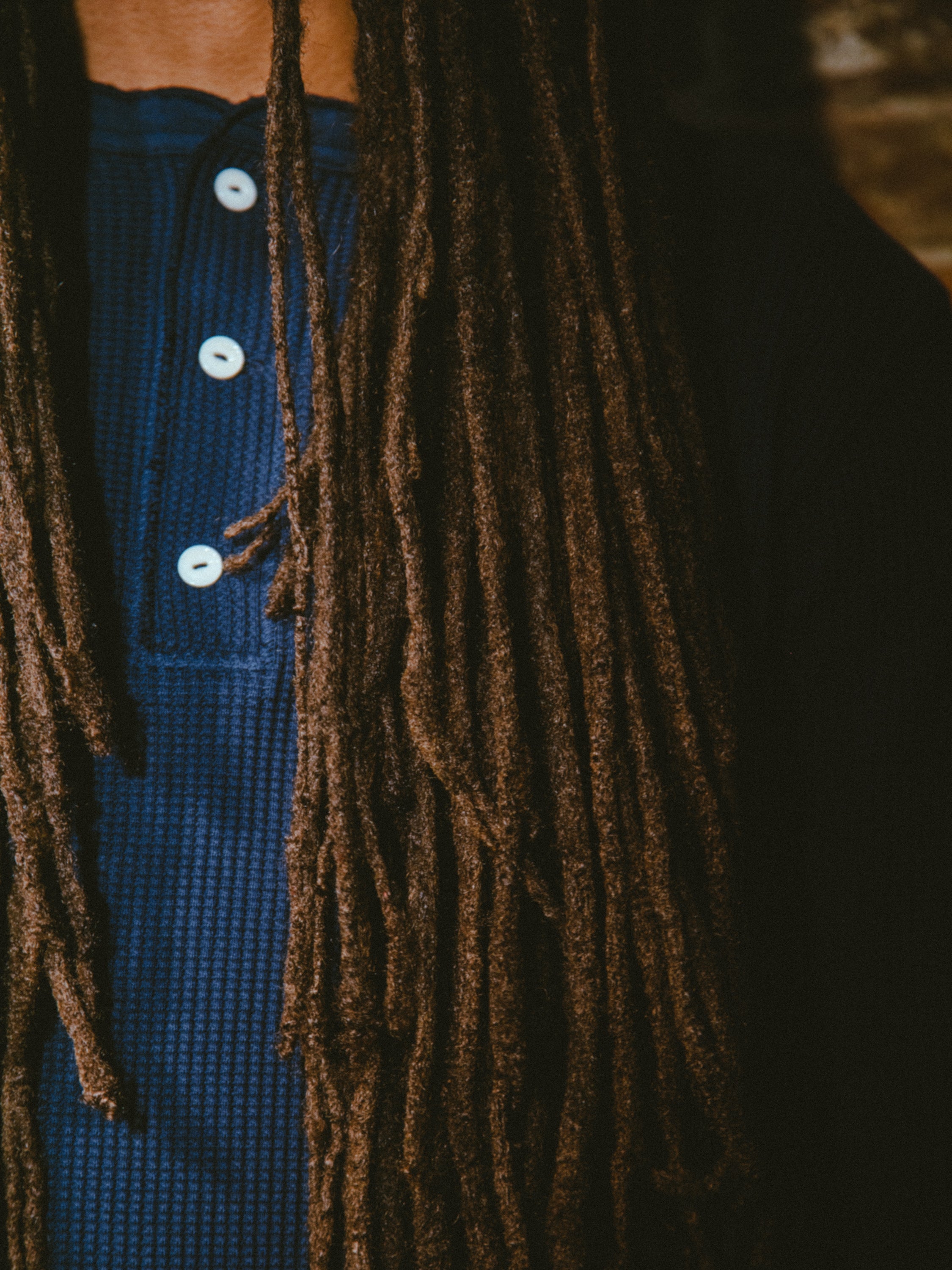 Le Henley gaufré : un classique du vestiaire masculin