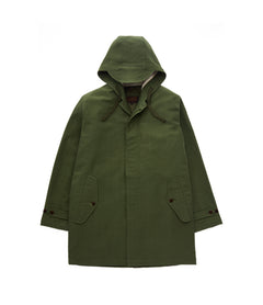 Parka fishtail homme en moleskine kaki vue de face, capuche à visière, poches à rabat et boutons en corozo