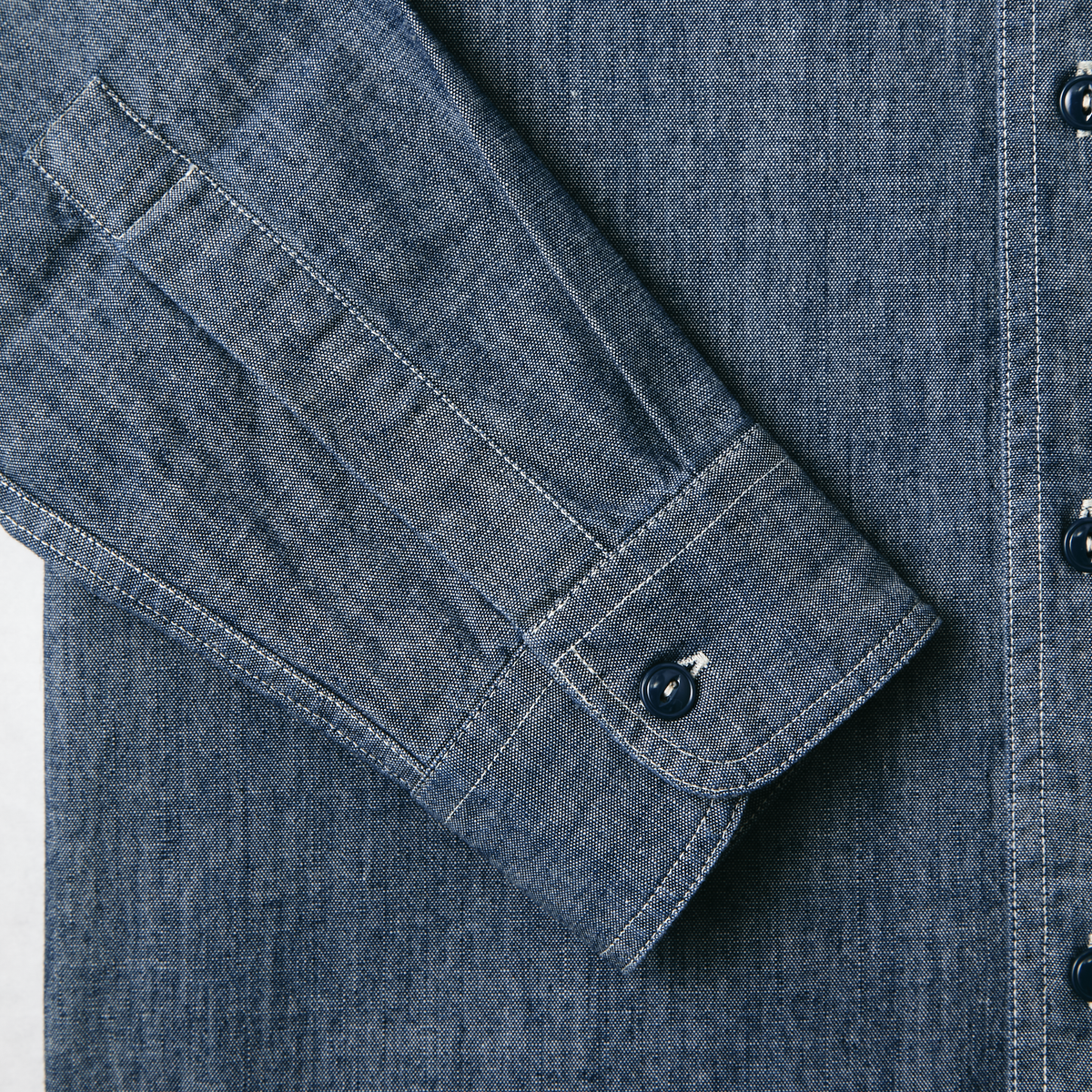 Fentes hirondelle et gorge chaînette chemise chambray homme