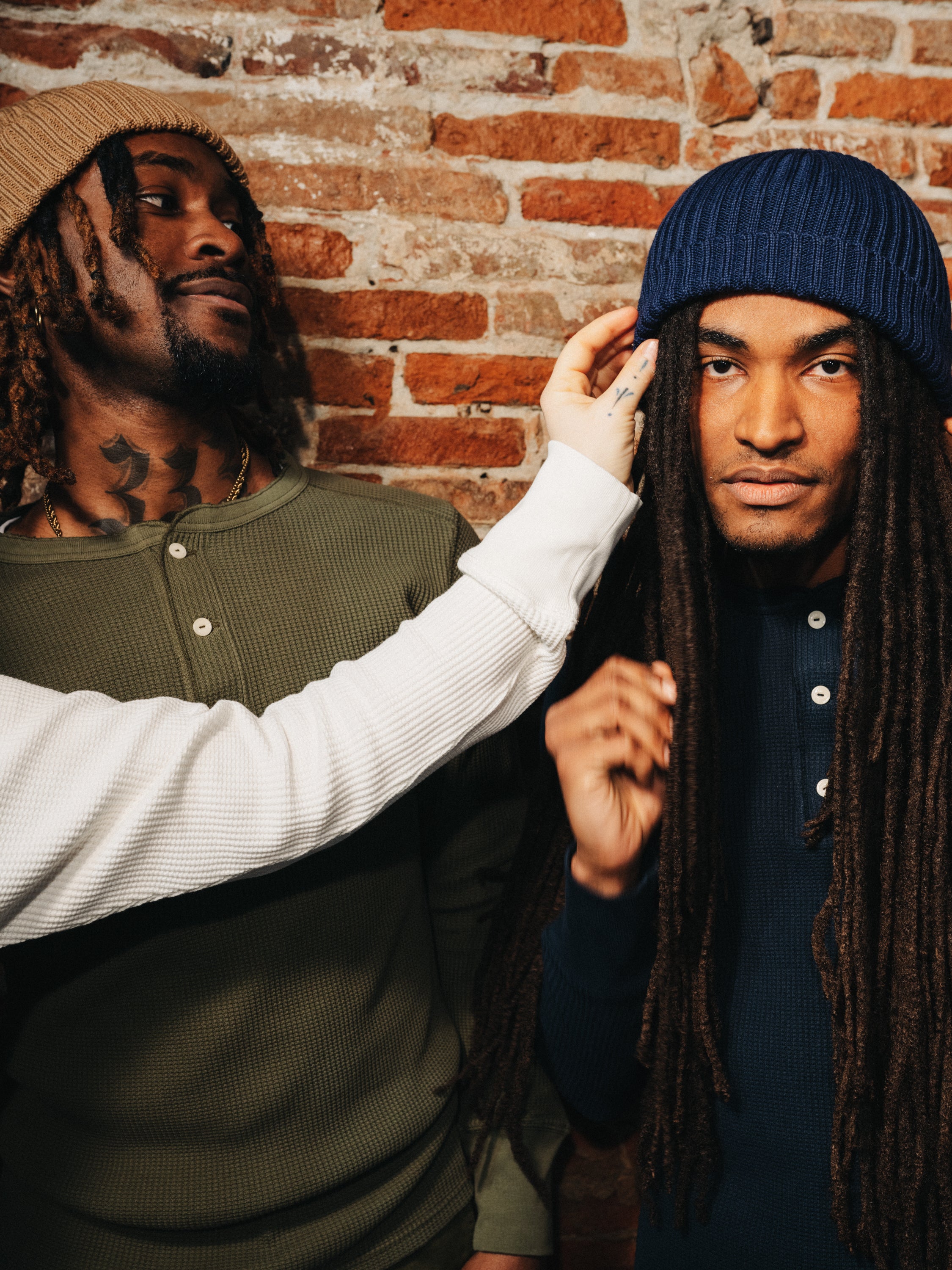 The waffle Henley: a classic in the men’s wardrobe