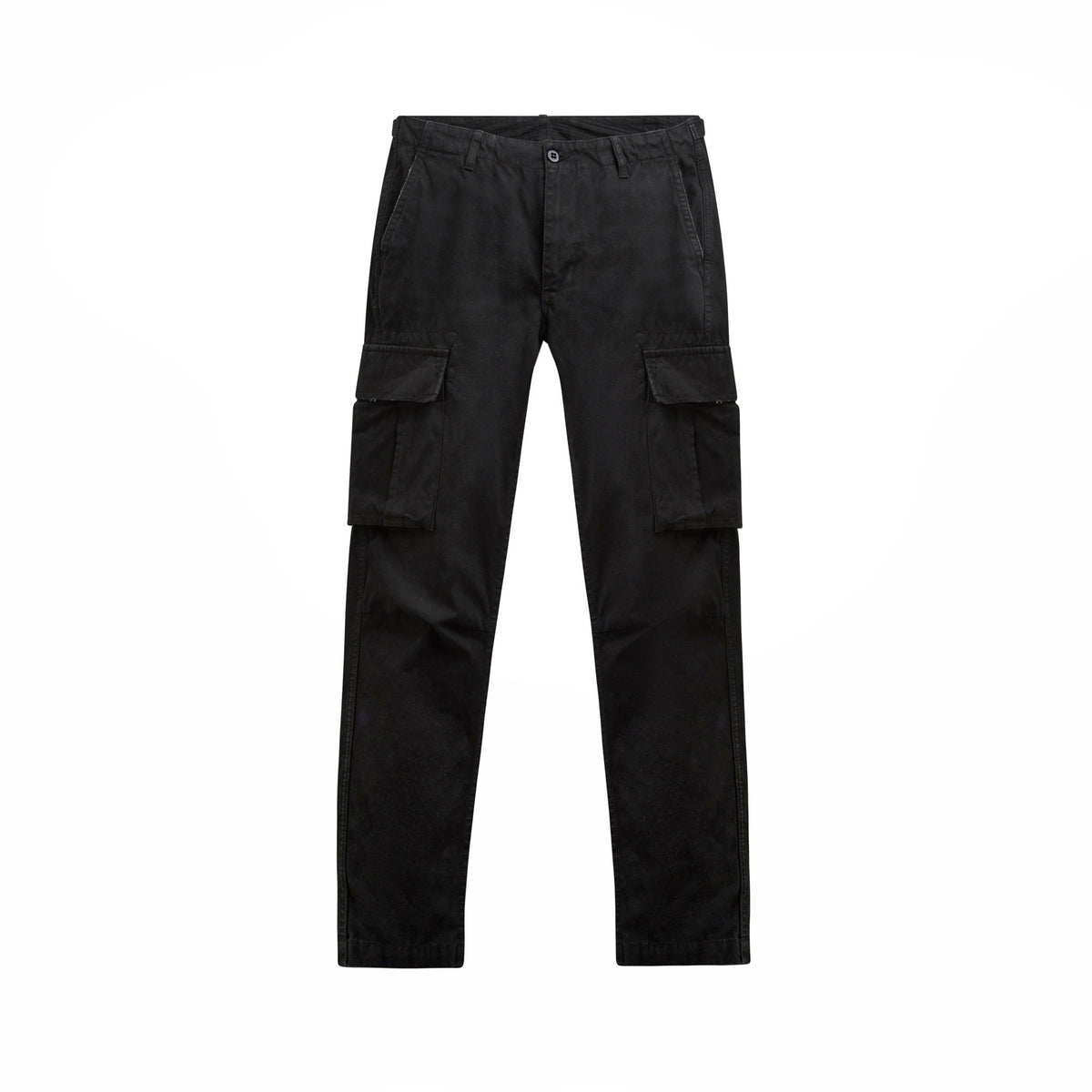 Cargo Pant noir vu de face à plat, coton noir, poches cargo à rabat sur les cuisses et braguette boutonnée — Champ de Manoeuvres