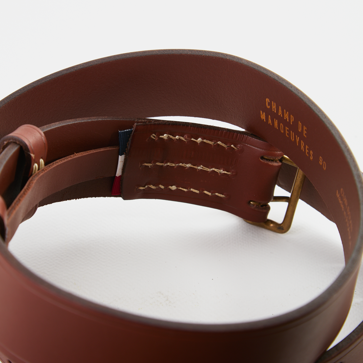 Ceinture en cuir pleine fleur de vachette — détail port, ceinture cuir homme