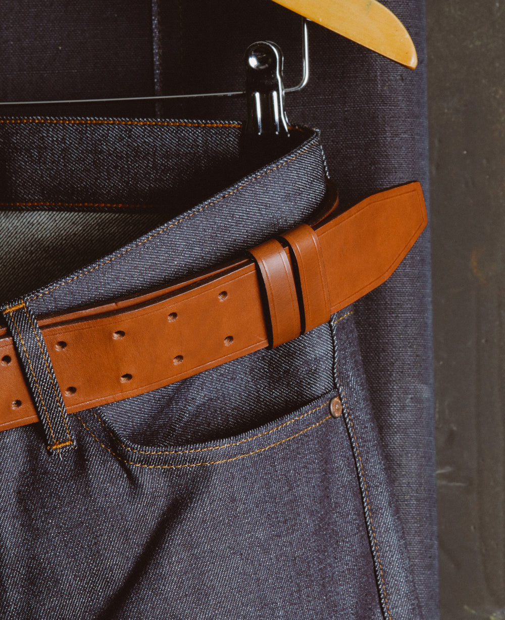 Single pin leather belt