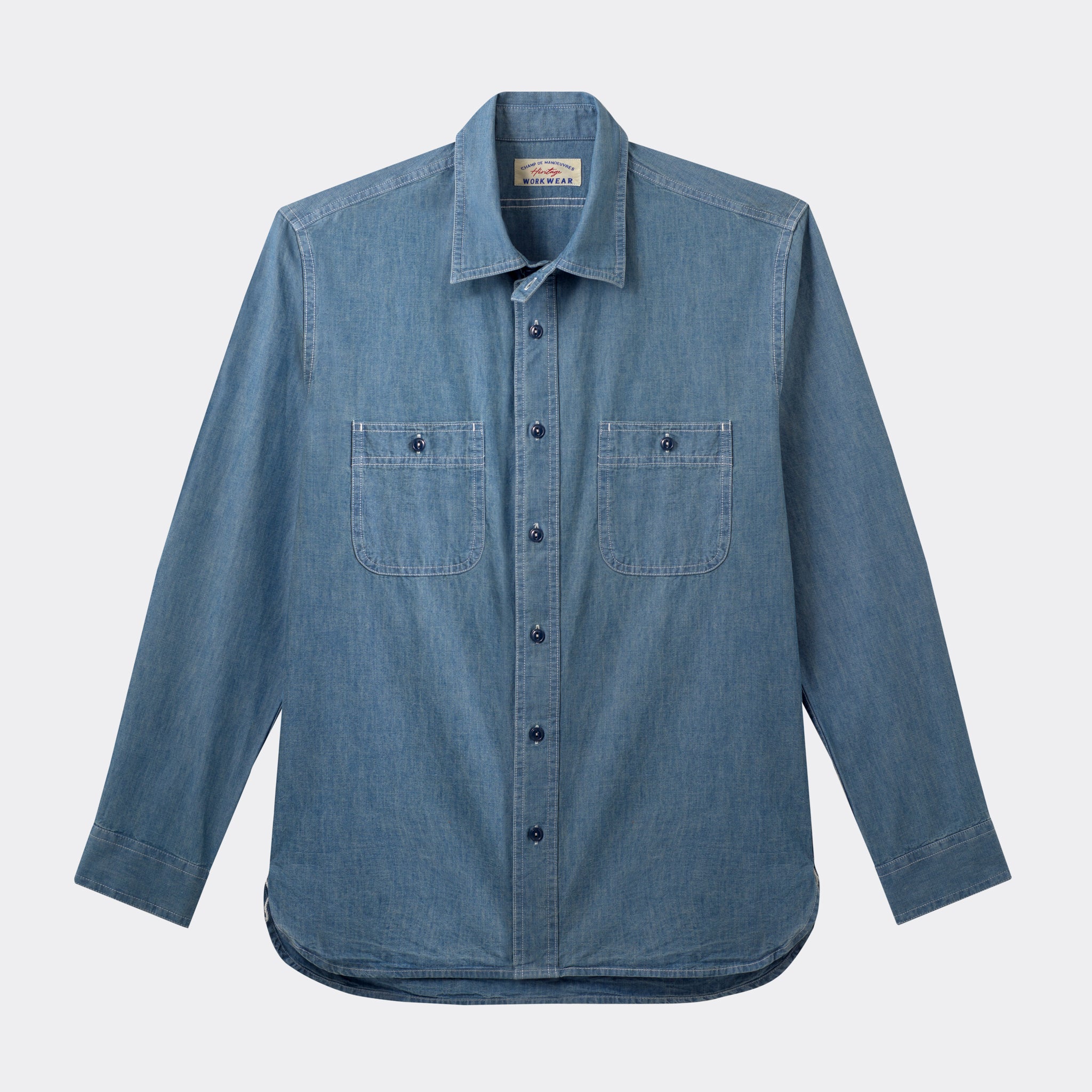 vue de face d'une chemise en chambray indigo