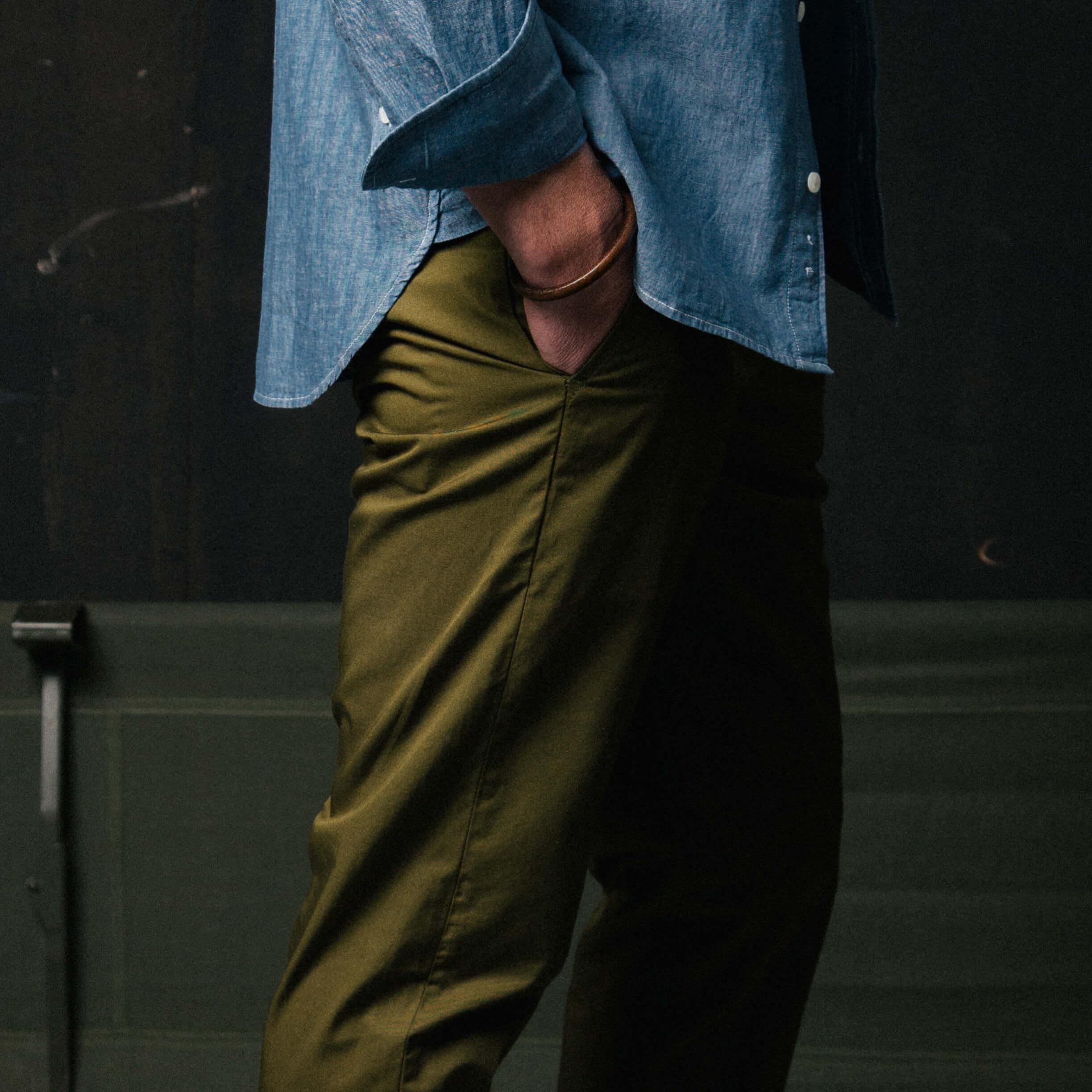 Chino Gabardine Olive - Champ de Manoeuvres 
