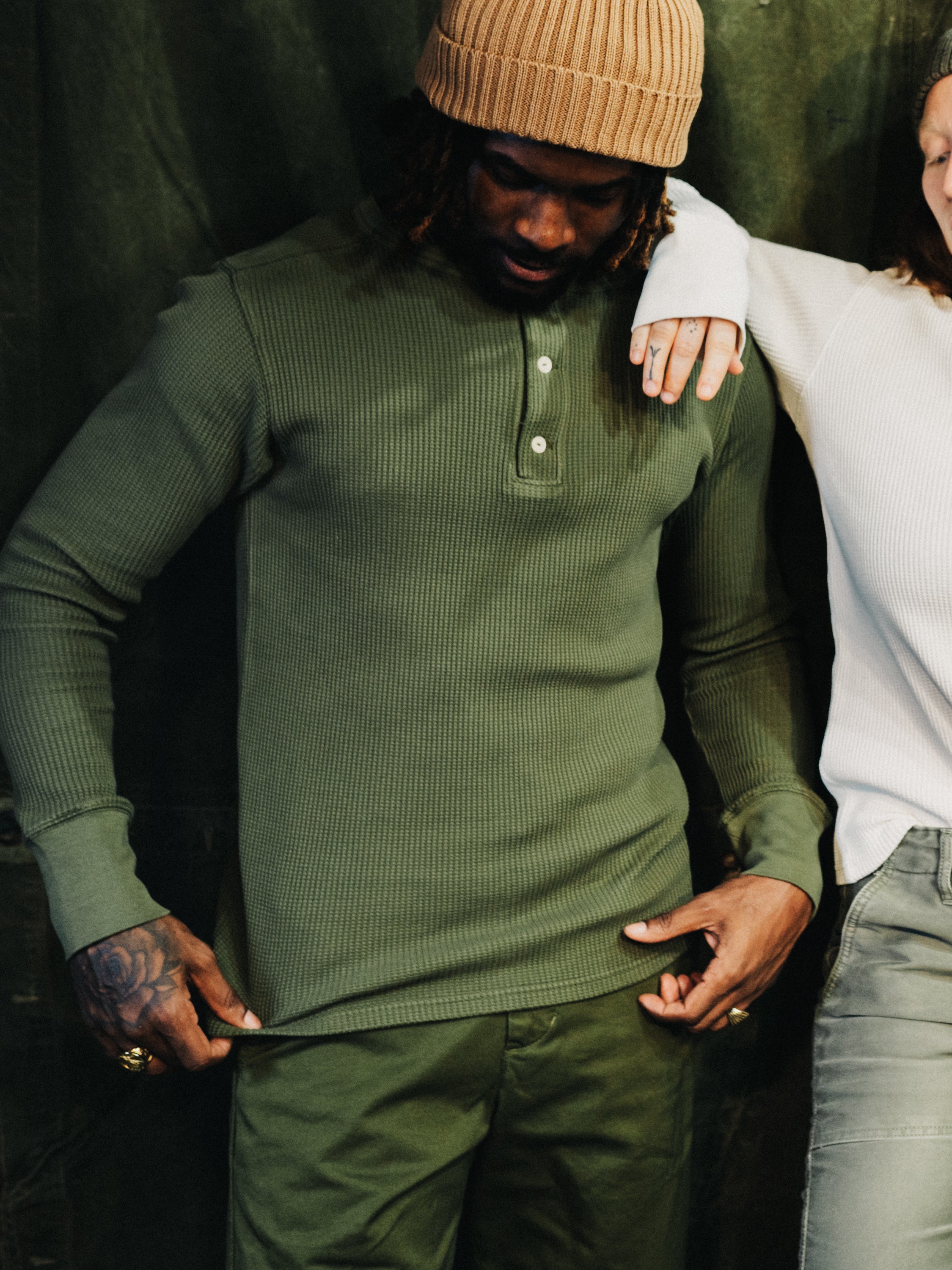 エンボス加工のヘンリー: メンズ ワードローブのクラシック