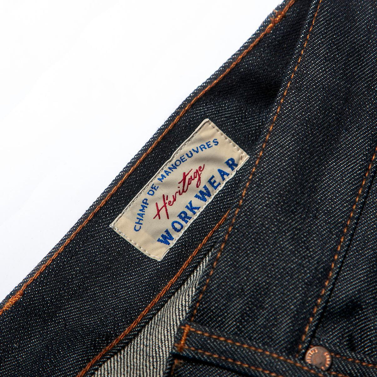Intérieur de ceinture du Jeans selvedge 13 oz et son étiquette tissée Champ de Manoeuvres Heritage Workwear