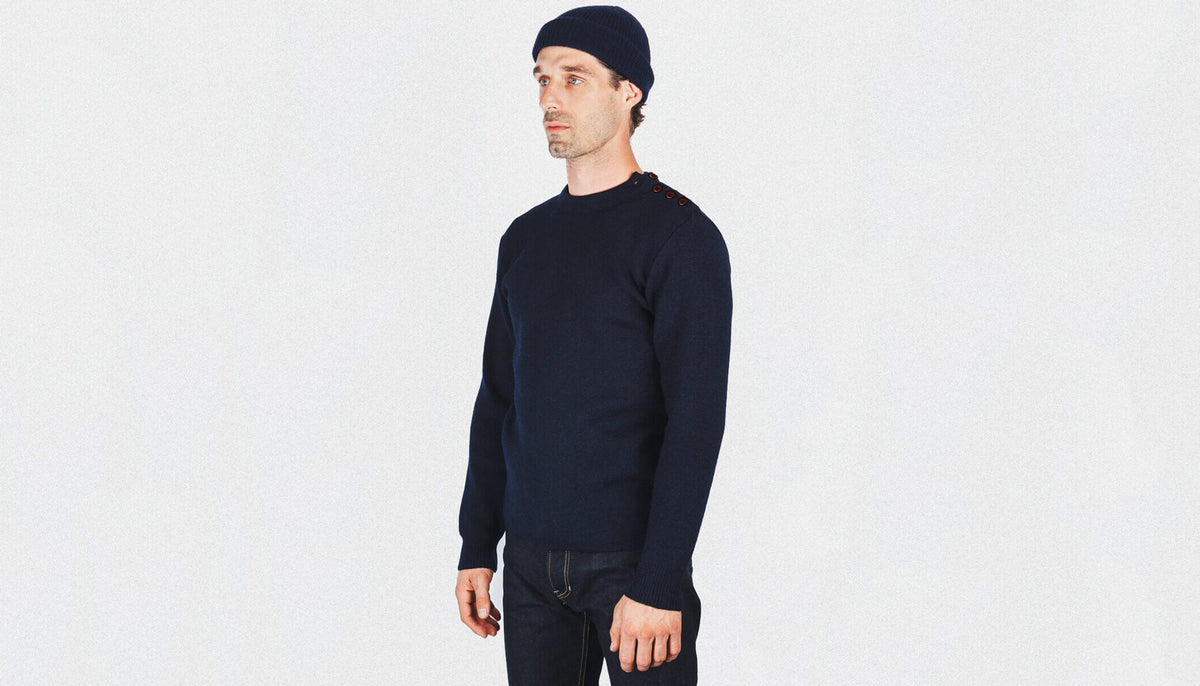 Pull Marin INDIGO porté — Champ de Manœuvres