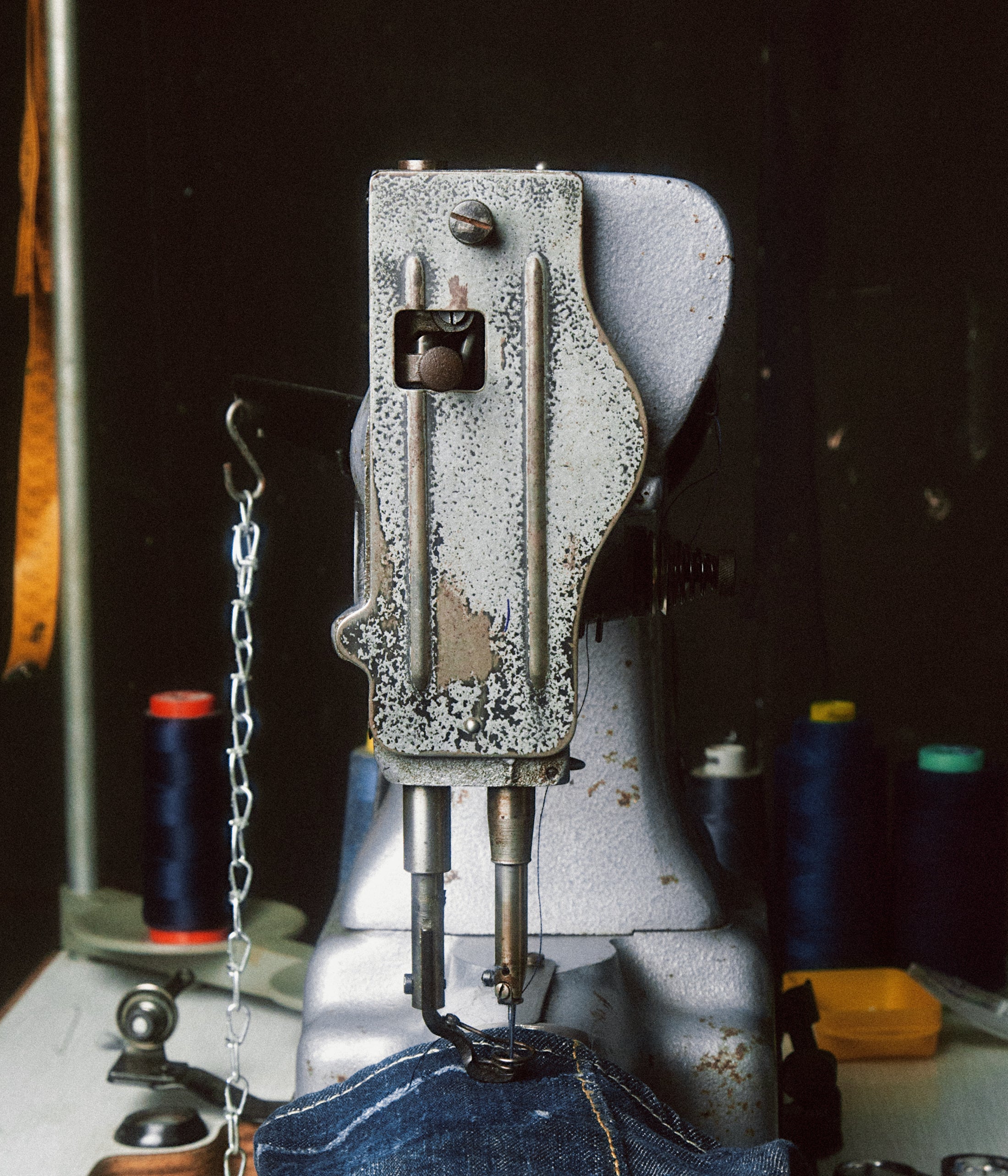 singer mending machine, jeans  repair service by champ de manoeuvres